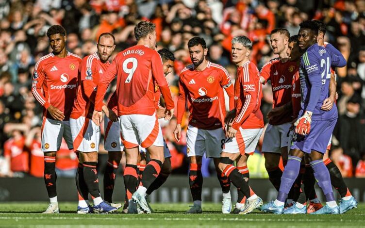 تعرف على معلق مباراة مانشستر يونايتد وكريستال بالاس في الدوري الإنجليزي